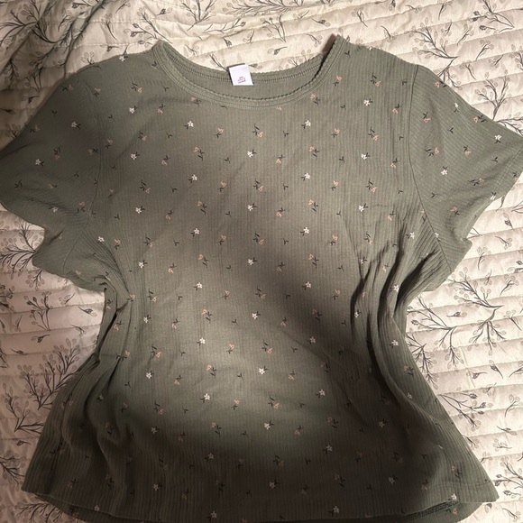 Old Navy Tops - Old Navy Olive Floral Short Sleeve Top